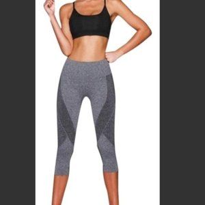 Lorna Jane Seamless Capri Leggings